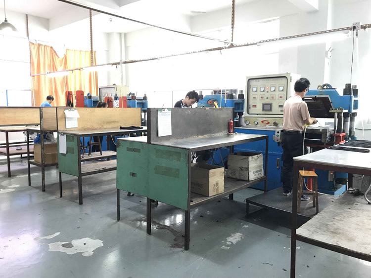 Vulcanizing machine to make sealing ring 6