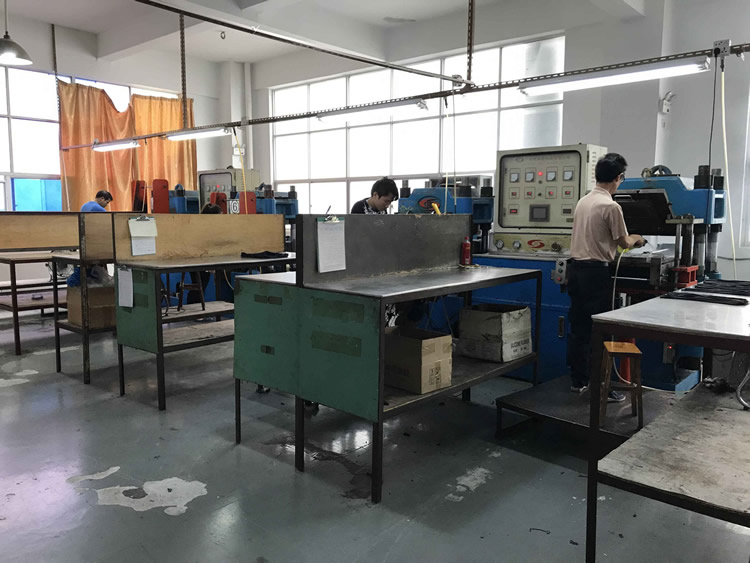 Vulcanizing machine to make sealing ring 7